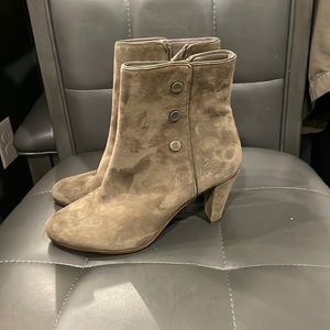 *Suede ankle boot